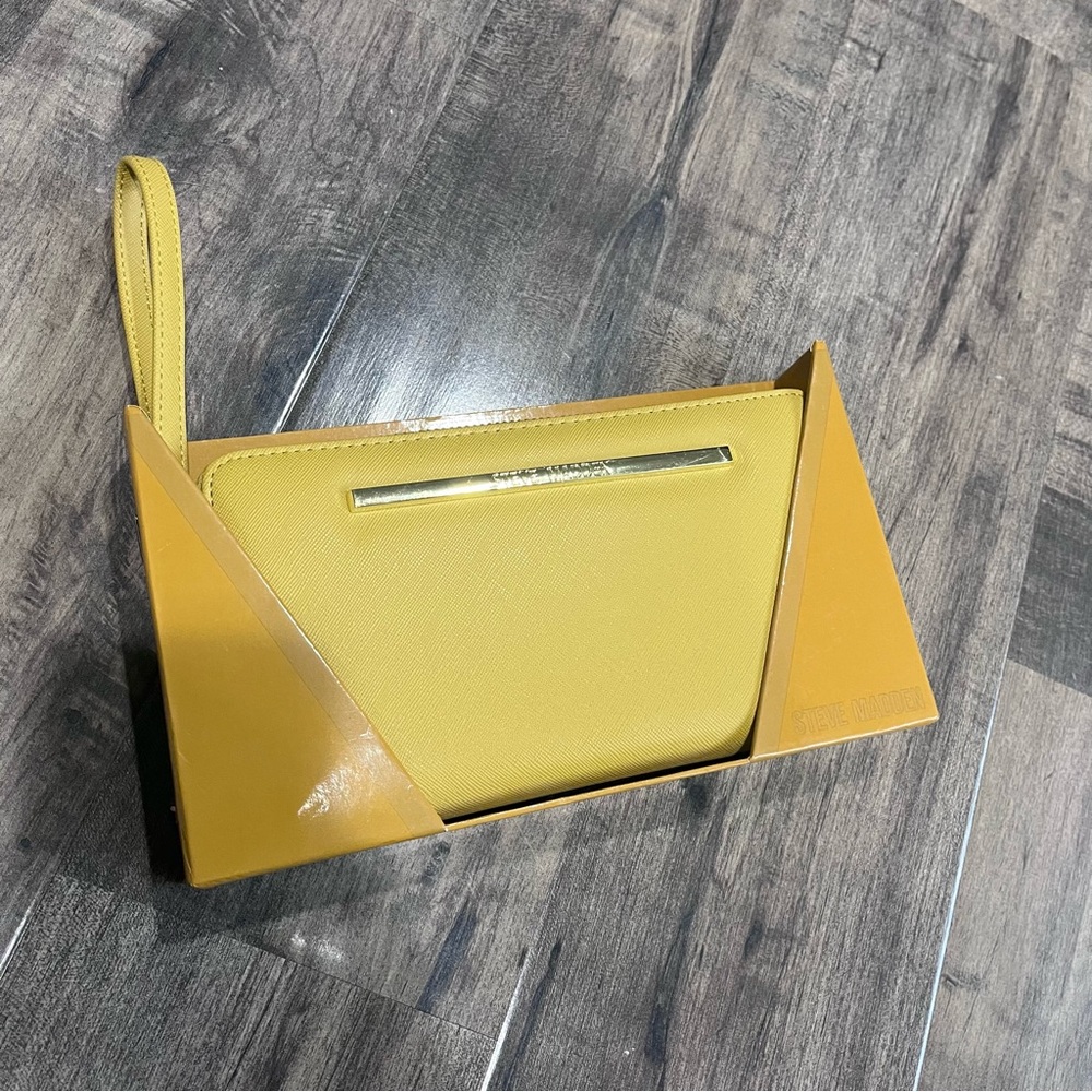 New Steve Madden Mustard Yellow Wristlet Clutch